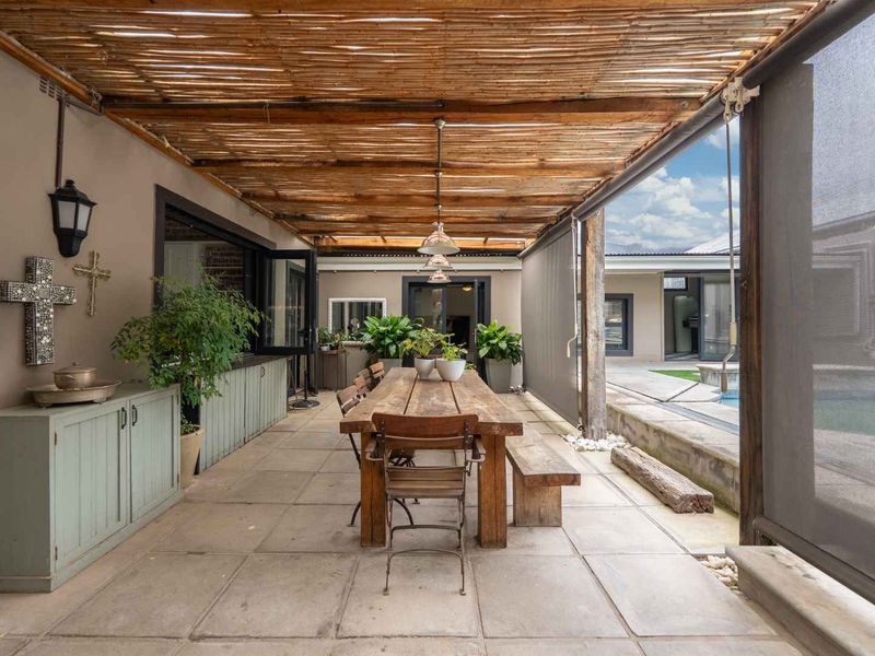 THE ENTERTAINER - Photo 4