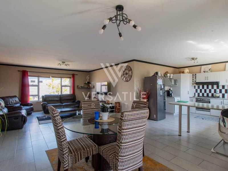 Family home with 1 bedroom flat - Photo 4