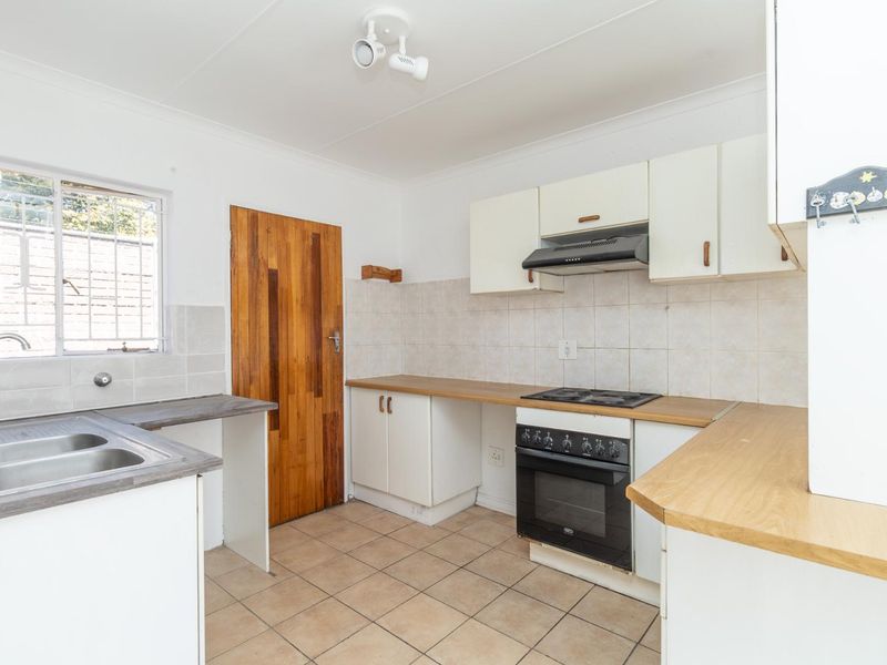 Light-Filled Lock-Up-and-Go Home in Sought-After Radiokop - Photo 3