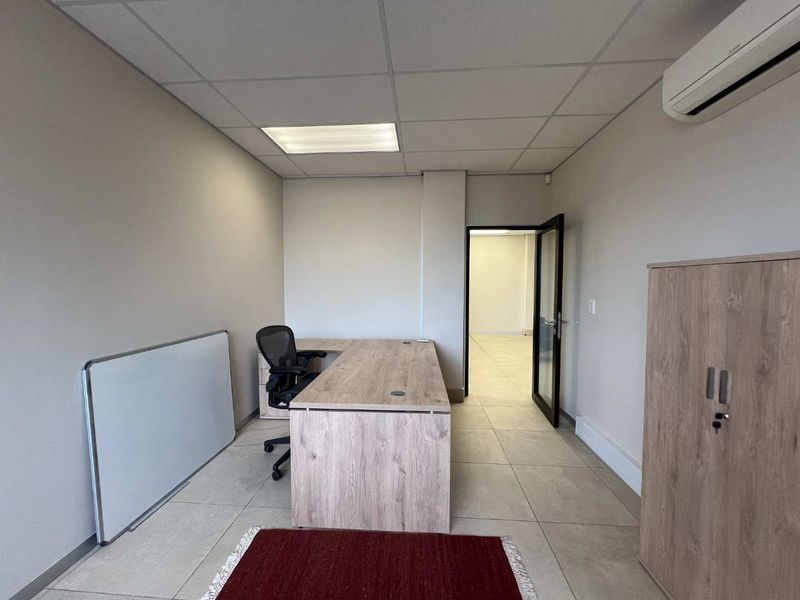 Executive office to rent on Robert Mugabe Ave - Photo 9