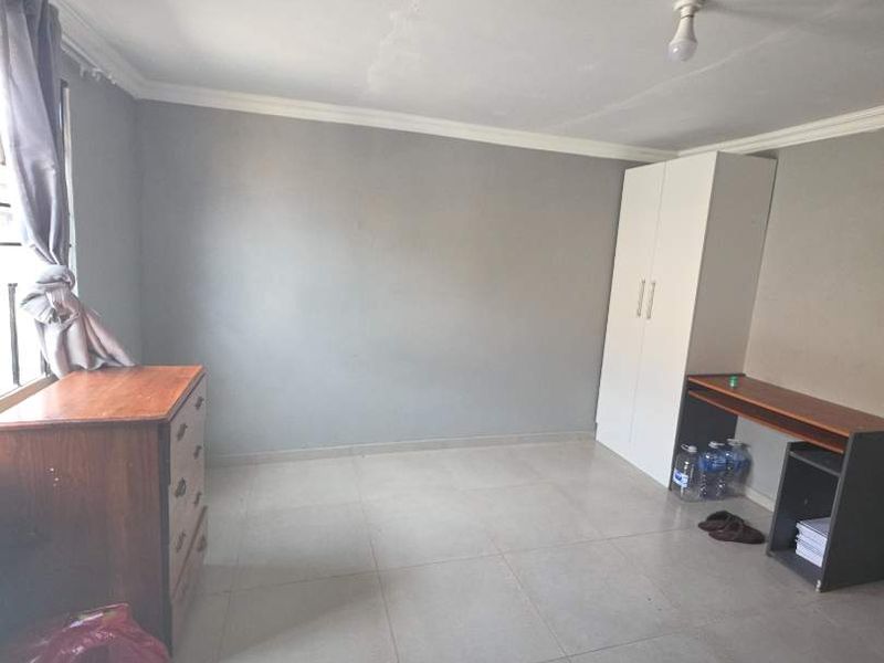 Bachelor to rent in Lotus Gardens - Photo 8