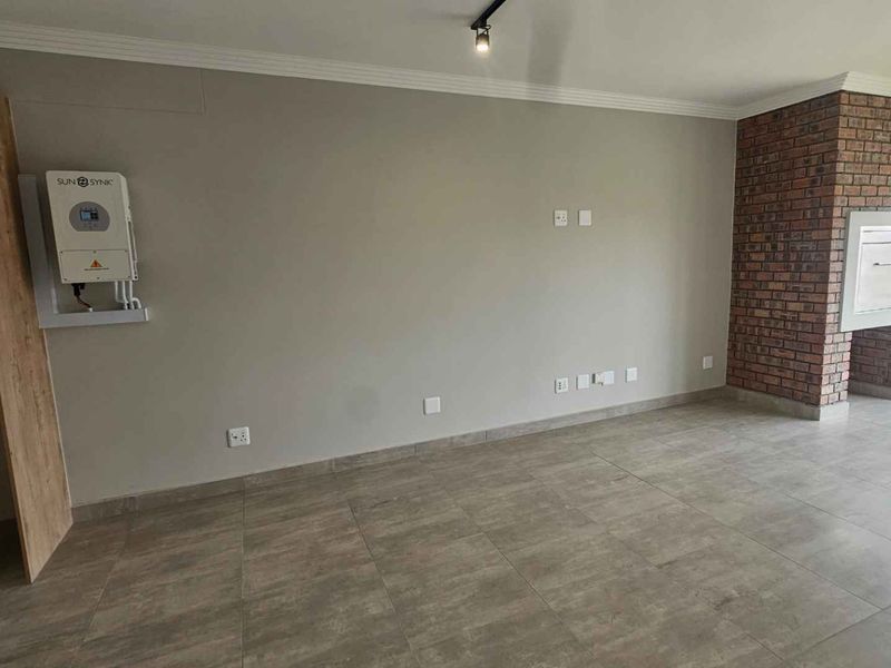 MODERN 2 BEDROOM APARTMENT, HARTENBOS - Photo 8