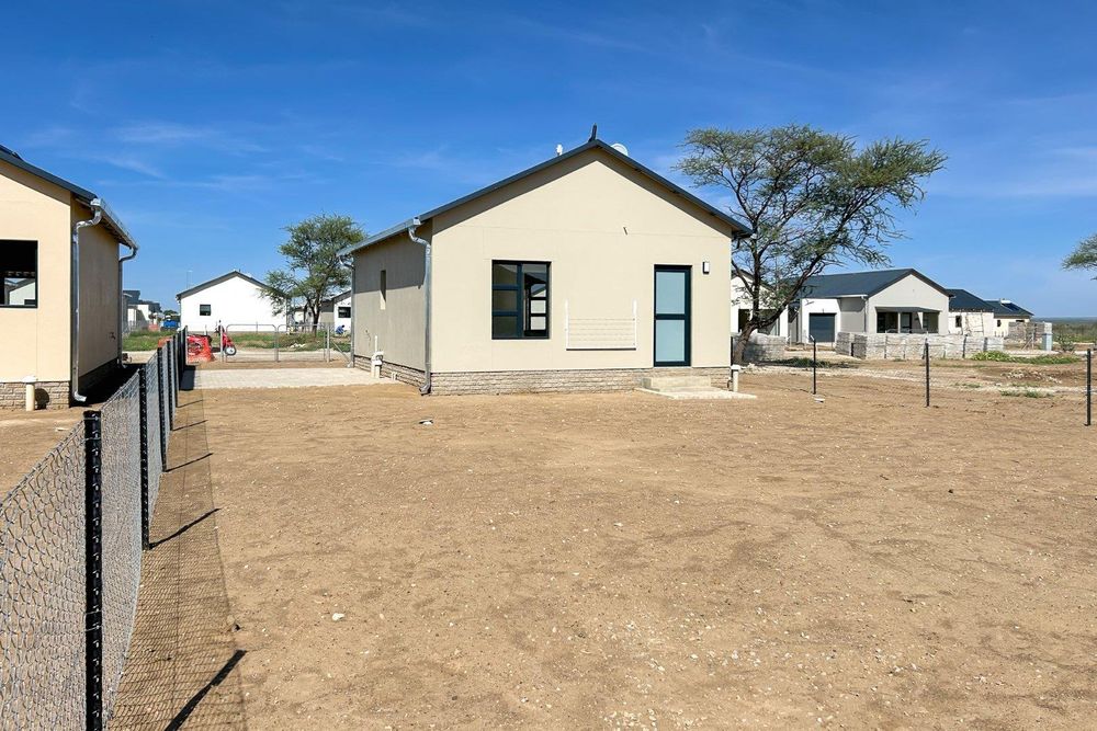 Large backyard with plenty of space for future expansions.