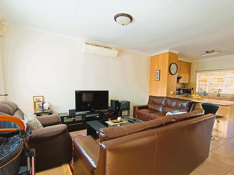 Modern Comfort Meets Convenience - Photo 3