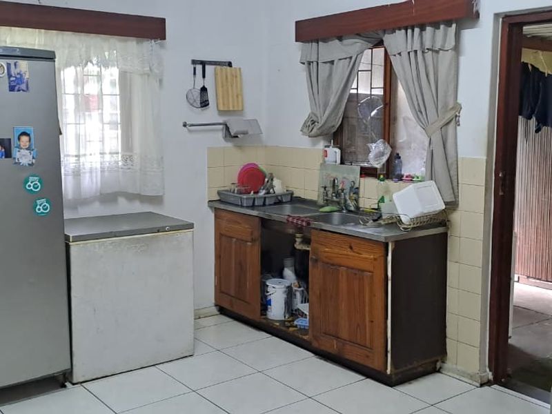 Charming 3-Bedroom Fixer-Upper in Sought-After Arboretum - Photo 4