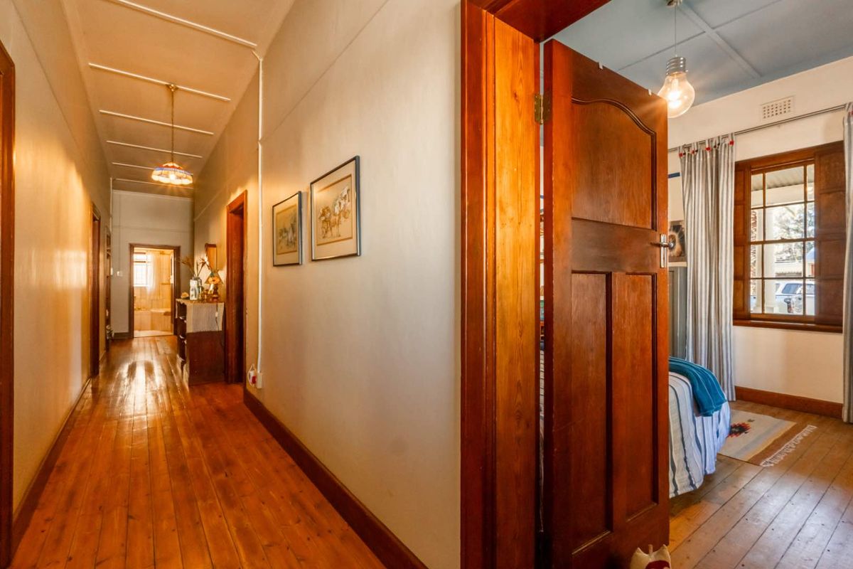 Historic Rawsonville home with timeless charm, spacious living, solar, borehole, and flatlet potential — blending heritage character with modern comfort. - Photo 5