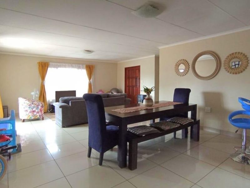 Comfortable Living - Photo 3