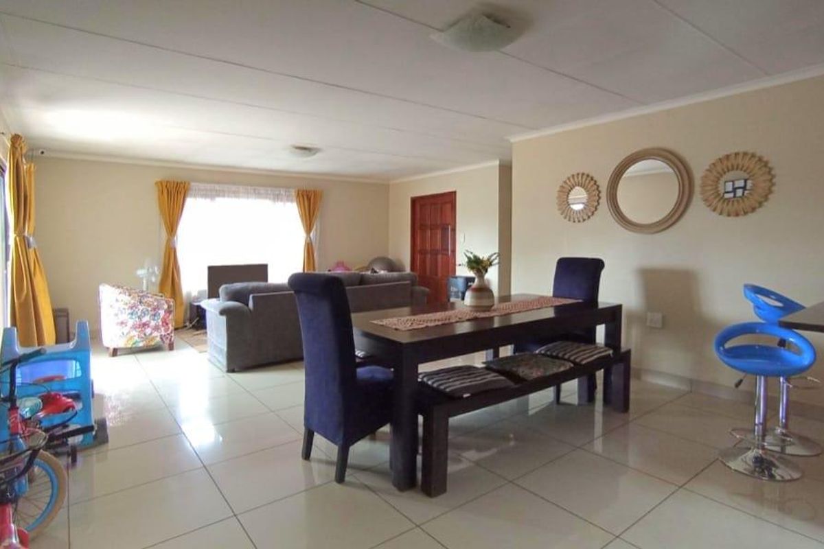 Comfortable Living - Photo 3