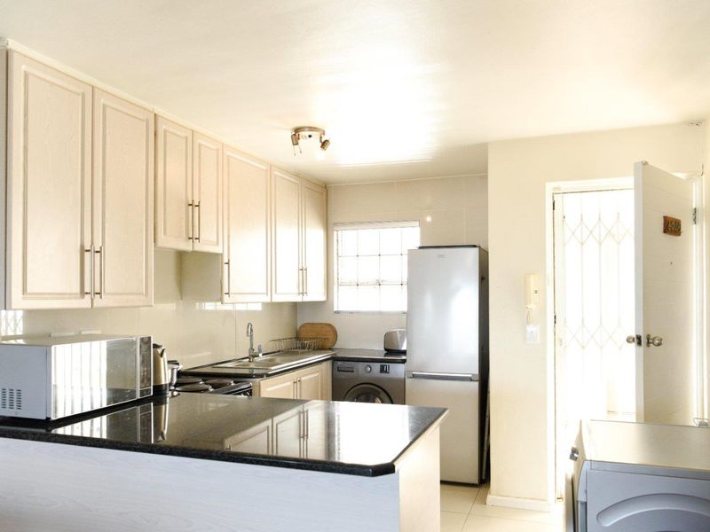 Rare garden apartment on Blouberg beachfront – unbeatable position. - Photo 8
