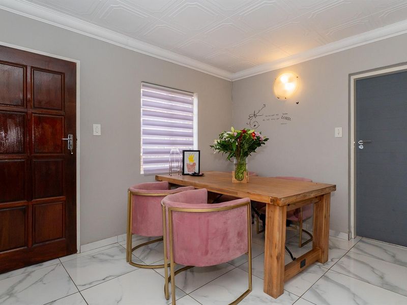 Modern 4 Bedroom Townhouse in Van Riebeeck Park - Photo 7