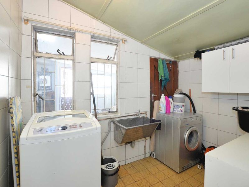 Beautiful Family Home with Separate Flatlet for Sale in Bothasig - Photo 7