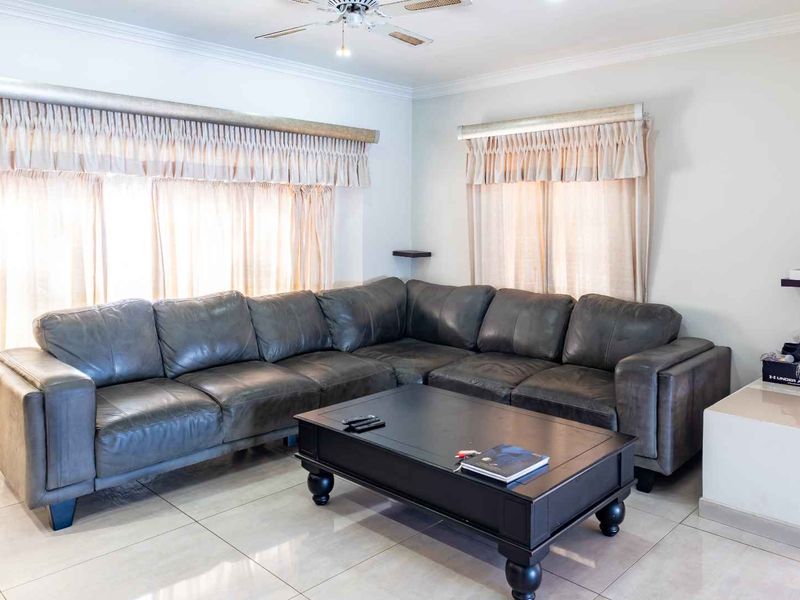 Well Priced and Well Located, - Photo 3