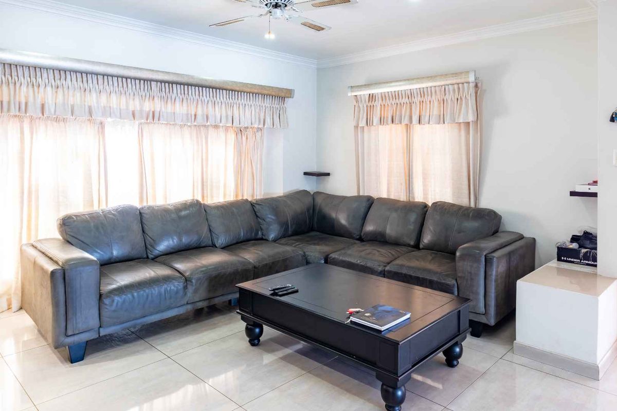 Well Priced and Well Located, - Photo 3