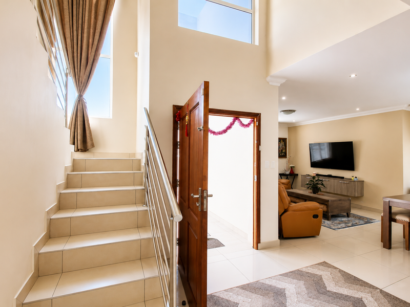 Elegant Family Duplex in Blue Valley Golf Estate - Photo 3