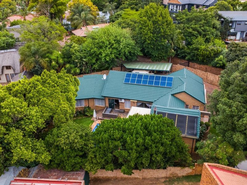 FOUR BEDROOM FAMILY HOME WITH TIMELESS CHARM IN MORELETA PARK - Photo 2