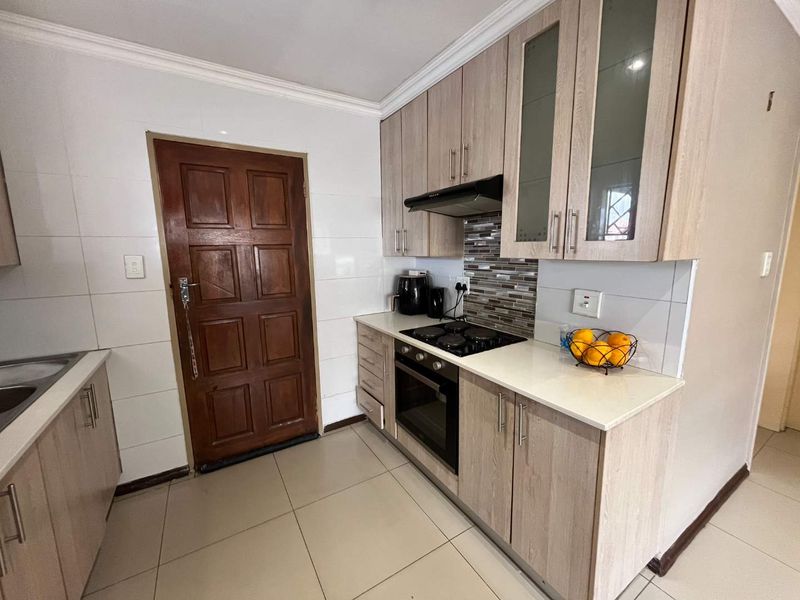 Modern 2 Bedroom Home in Secure Windmill Park Estate - Photo 5