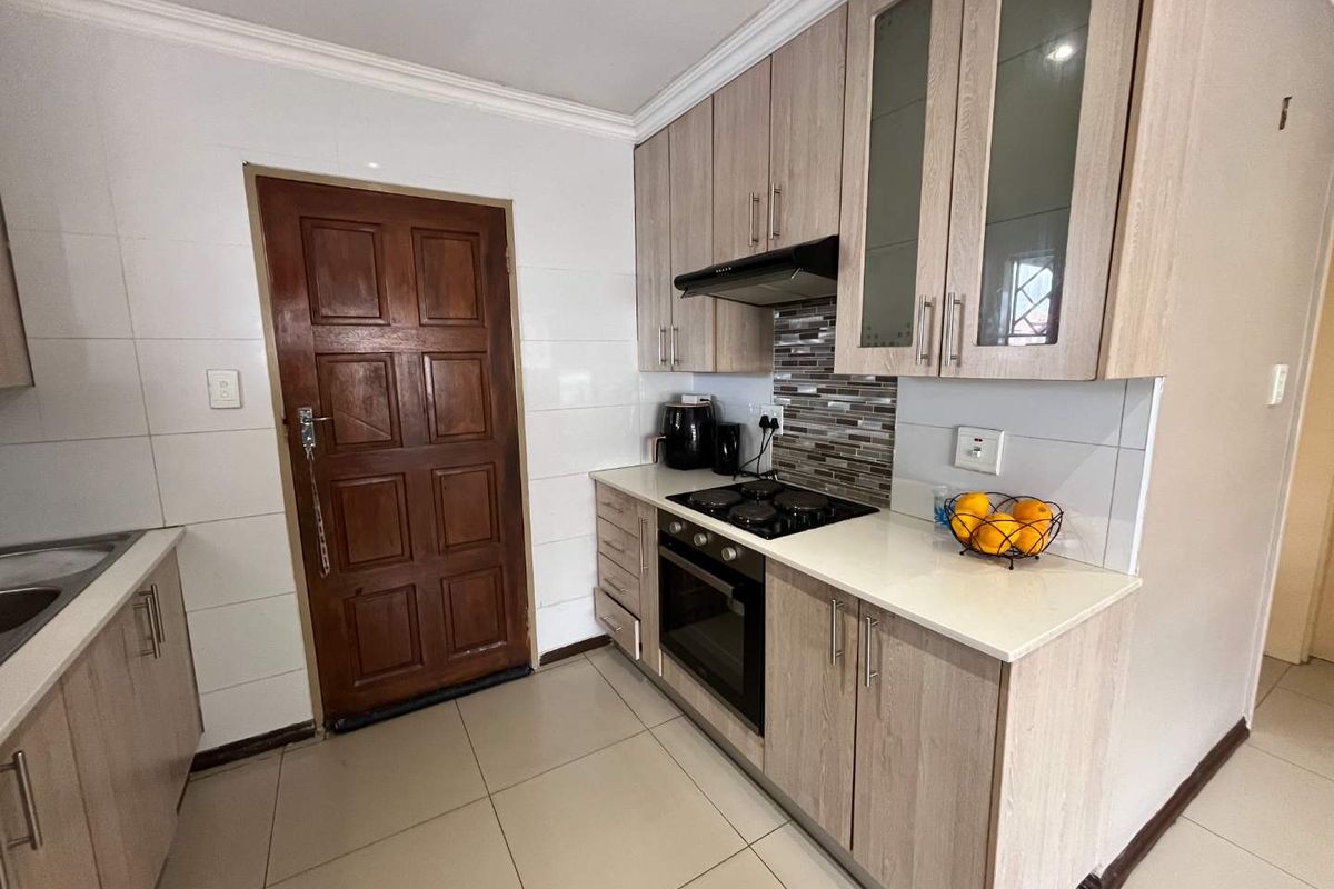 Modern 2 Bedroom Home in Secure Windmill Park Estate - Photo 5