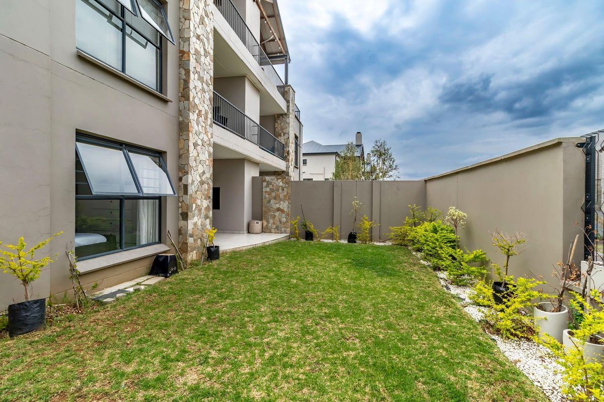 Ground floor unit in a sought-after Complex - Photo 3