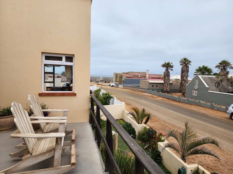 Charming 3-Bedroom Family Home with flat in Henties Bay - Photo 4