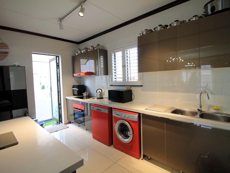 Charming Three Bedroom Family Home in Excellent Estate - Photo 4