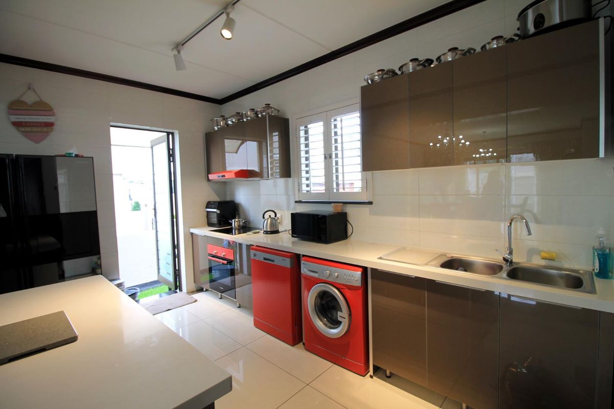 Charming Three Bedroom Family Home in Excellent Estate - Photo 4
