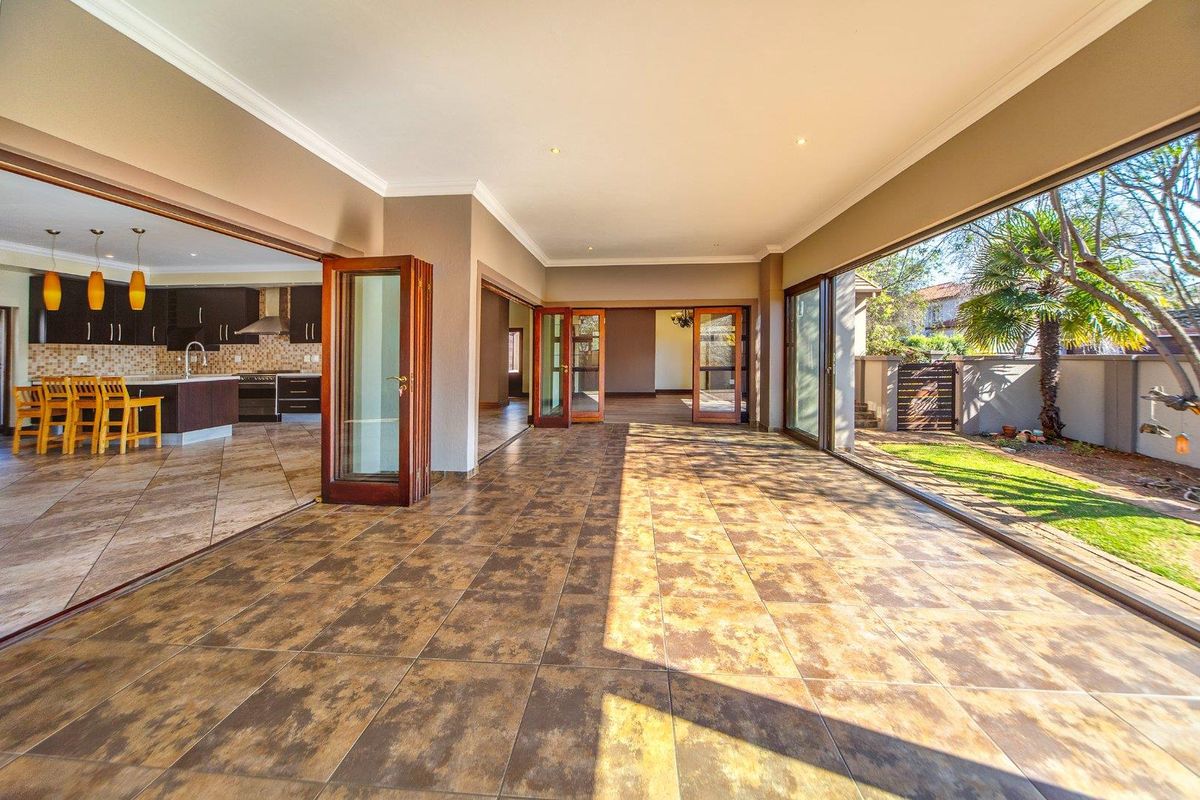 Refined Family Living in the Heart of Midlands Estate - Photo 3