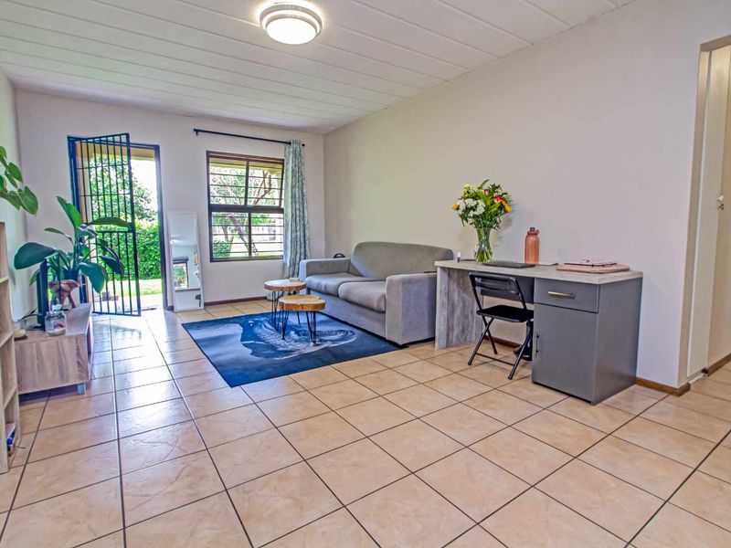 Tranquil Apartment Steps from Hoerskool Randburg! - Photo 3