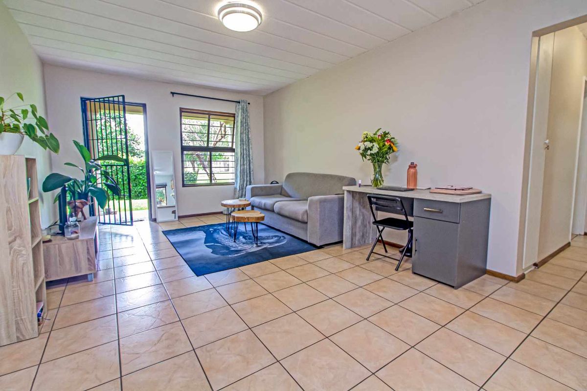 Tranquil Apartment Steps from Hoerskool Randburg! - Photo 3