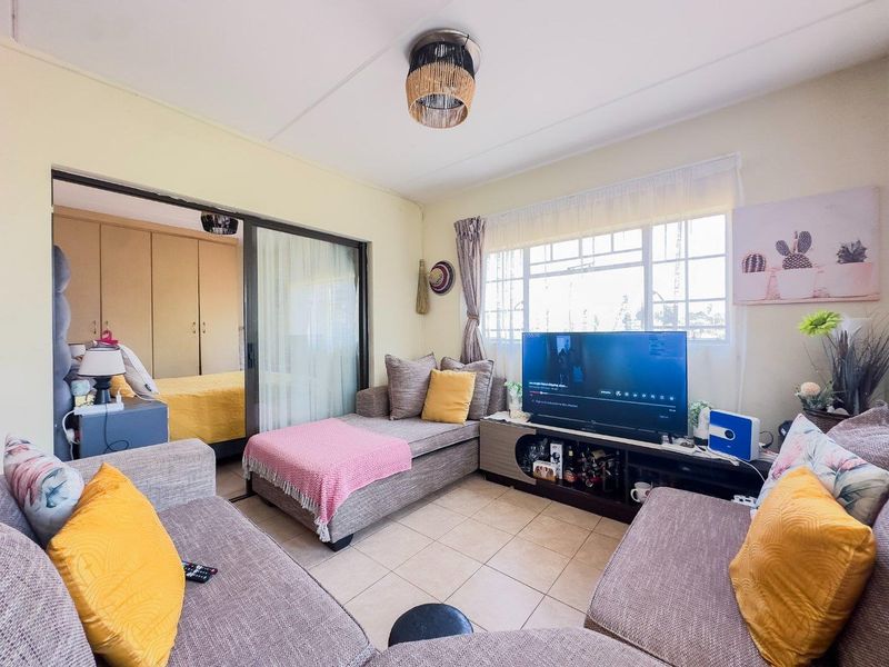 Smart Investment or Ideal First Purchase – 2-Bedroom Apartment with Balcony - Photo 4