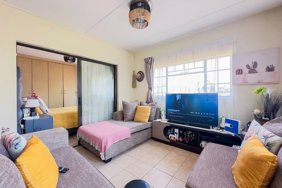 Smart Investment or Ideal First Purchase – 2-Bedroom Apartment with Balcony - Photo 4