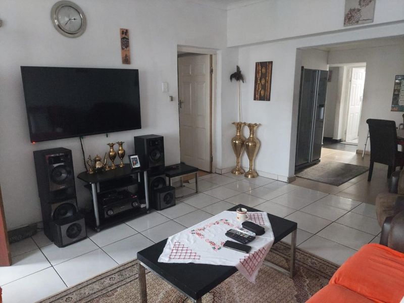 A Jump Ahead of the Market - Ideal Three Bedroom Starter Home - Photo 6
