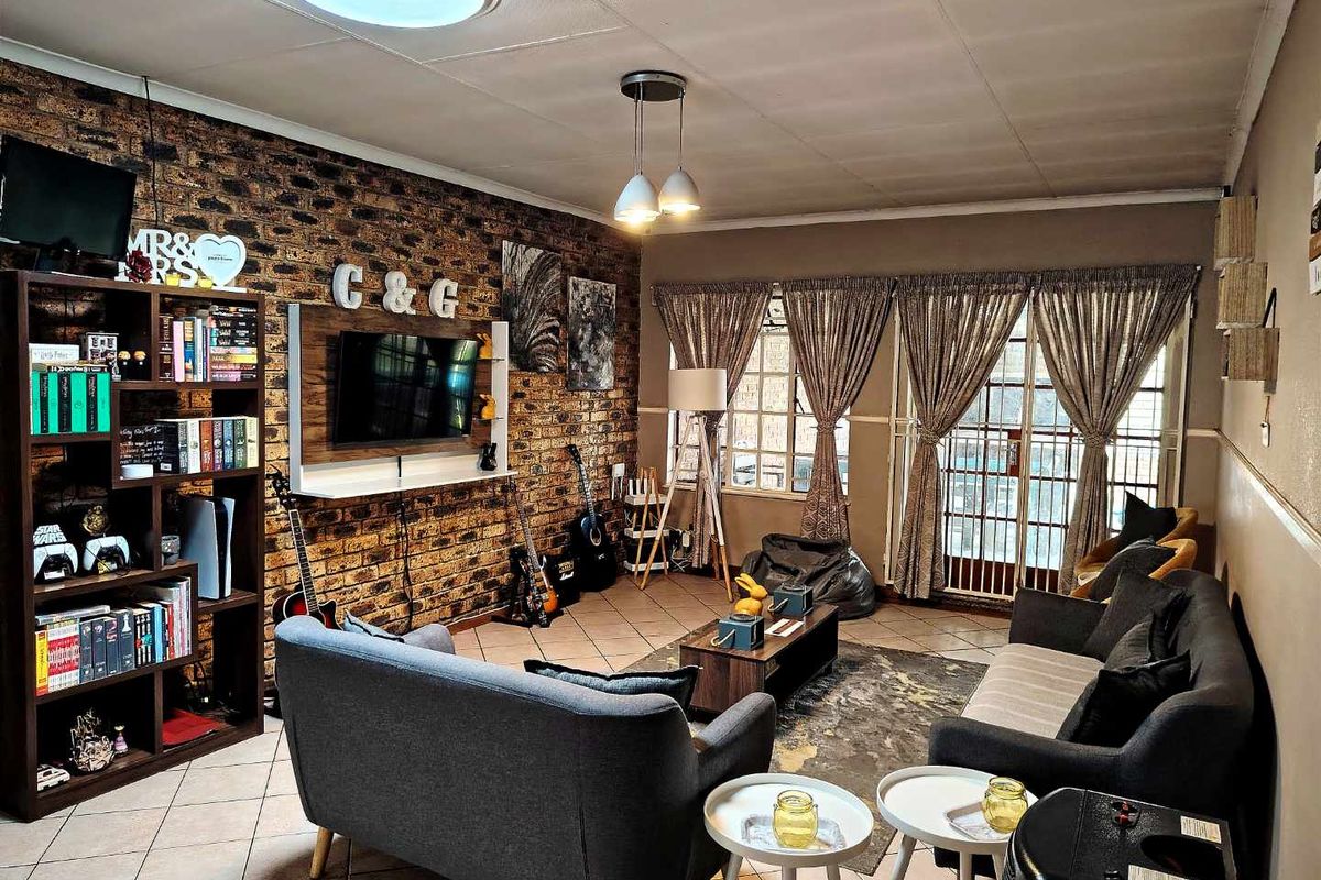Beautiful Facebrick Family Home in Sought-After Pomona, Kempton Park - Photo 4