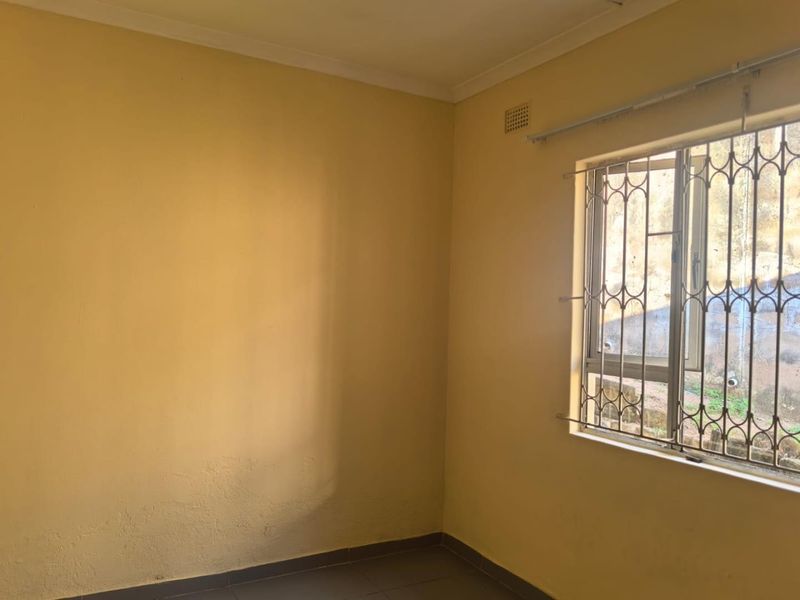 Charming 2 Bedroom Home Awaits You in Shallcross - Photo 7