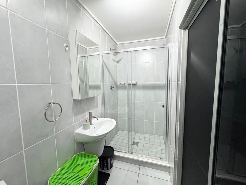 Ground Floor 2 Bedroom Apartment with Private Garden - Photo 9