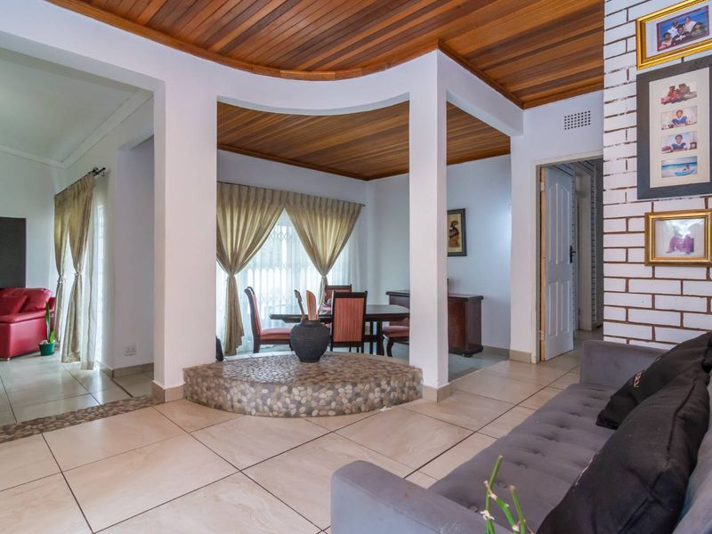 Ideal Family Home suited just for you - Photo 6