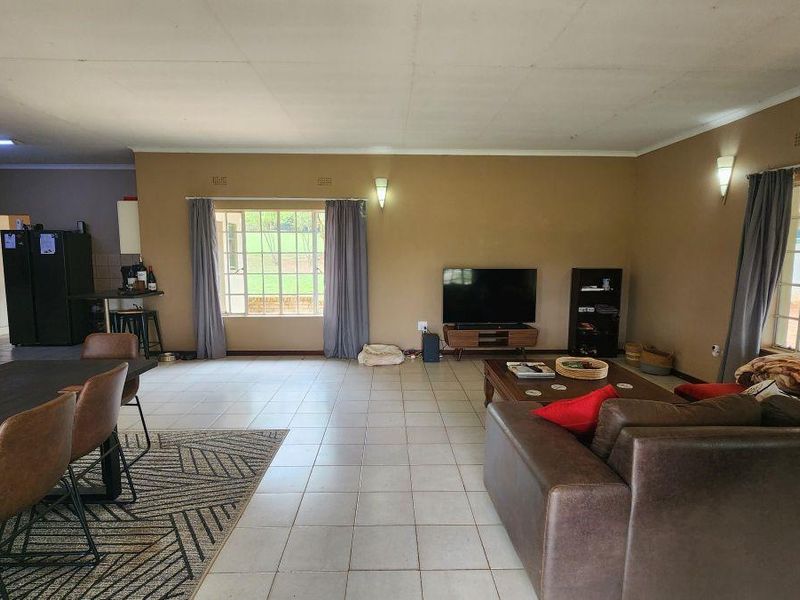 Family Smallholding for sale close to White River in a secure area - Photo 2