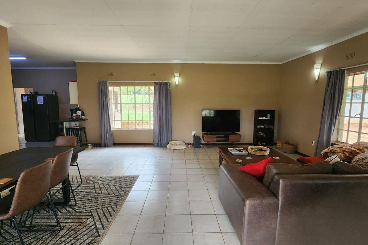 Family Smallholding for sale close to White River in a secure area - Photo 2