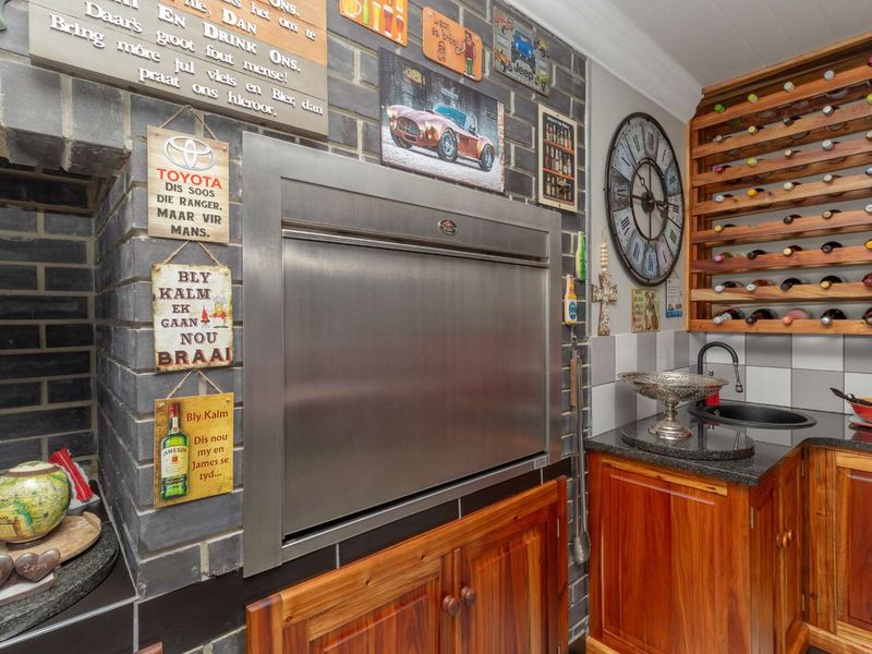 Coastal Elegance: Your Dream Home in Monte Christo - Photo 10