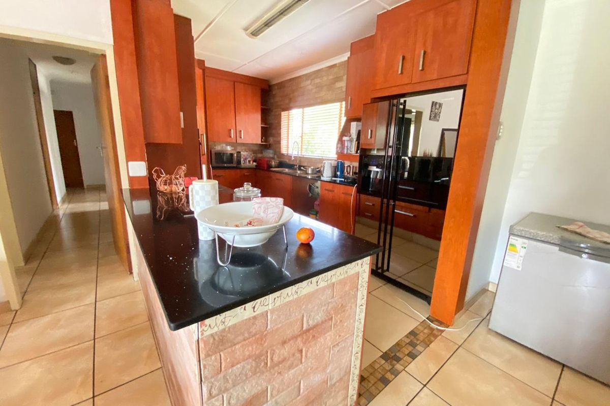 4 bedroom house - Photo 4