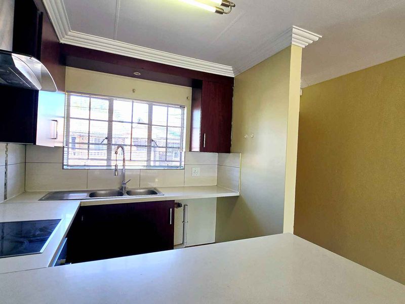 2 BEDROOM TOWNHOUSE TO LET IN DOORNPOORT - Photo 3