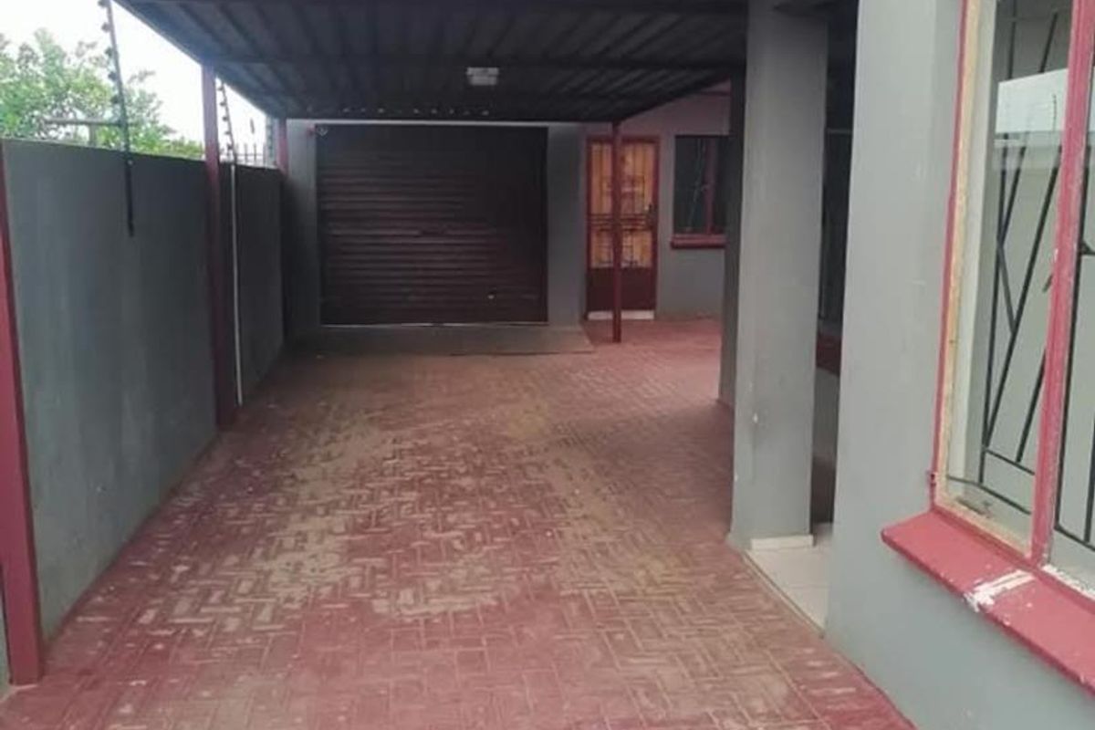 4 bedrooms house to rent in Soshanguve VV - Photo 2