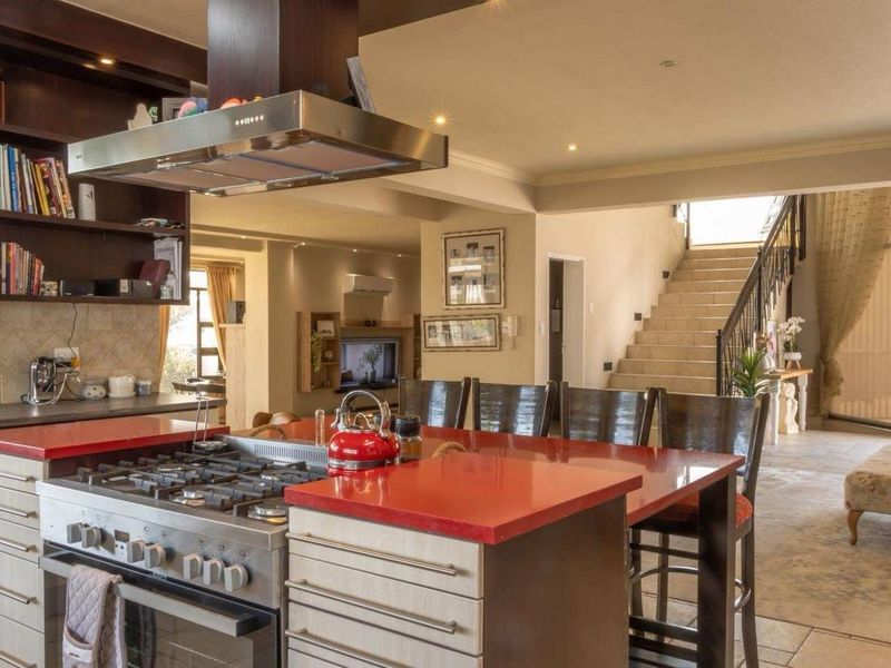 🏡 Beautiful Family Home in Highly-Sought Ludwigsdorf - Photo 7