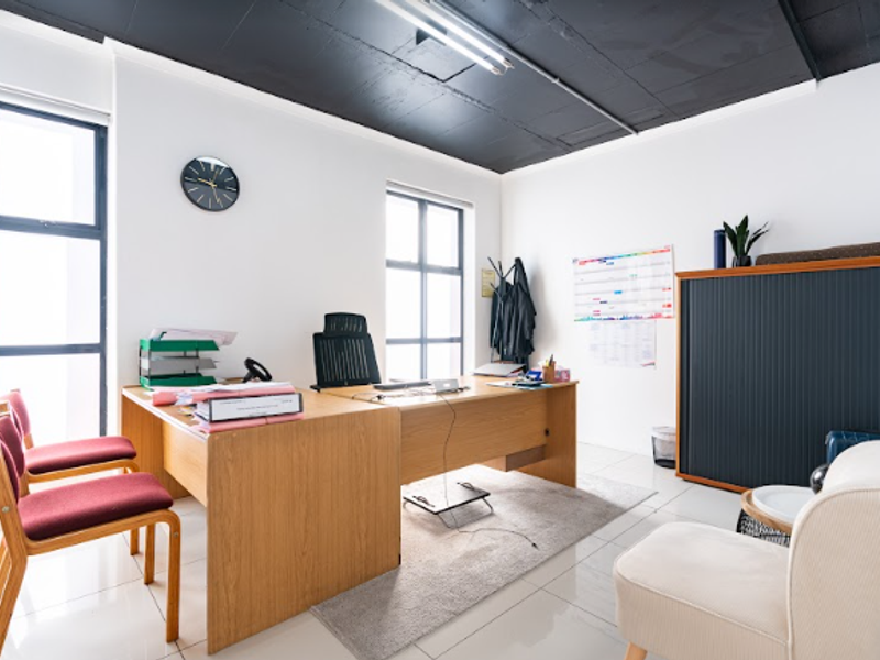 CBD PERIPHERY OFFICE TO LET - Photo 4