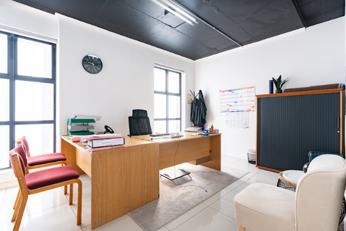 CBD PERIPHERY OFFICE TO LET - Photo 4