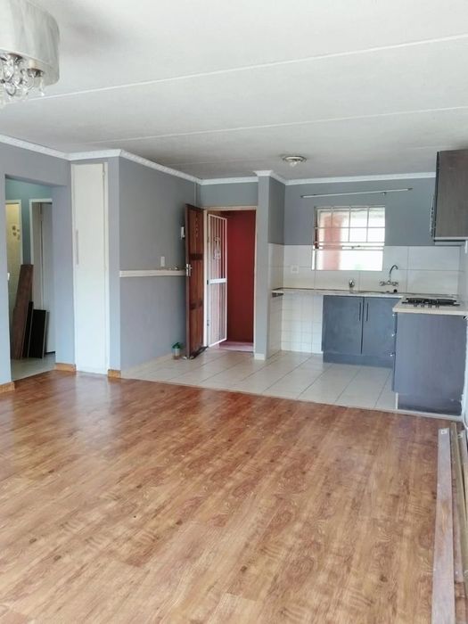 Property #2356425, Apartment For Sale in Weltevreden Park