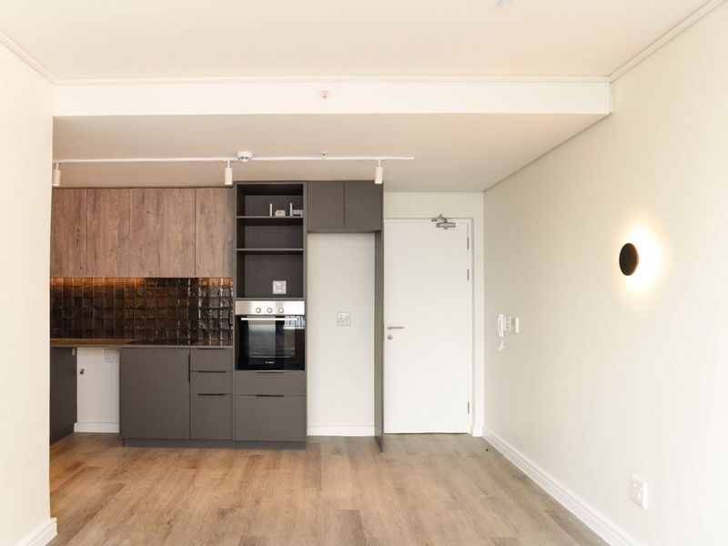 Ultra modern 8th Floor Corner Apartment with Magnificent Sea & Table Mountain Views - Photo 6