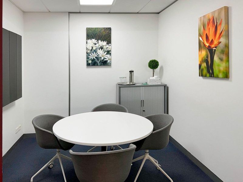Unlimited coworking access in Regus Club Place - Photo 2