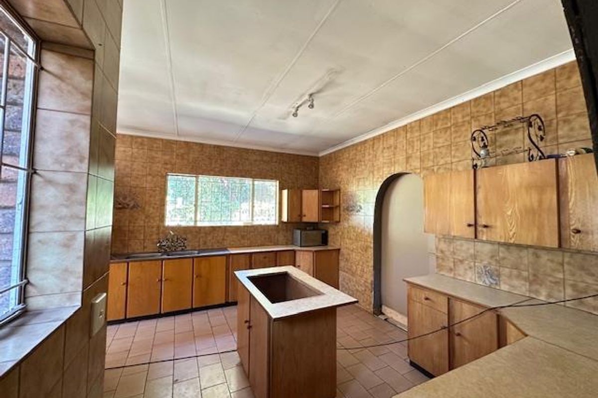 Spacious 4-Bedroom Family Home For Sale in Pretoria North – 1300sqm Stand! - Photo 3