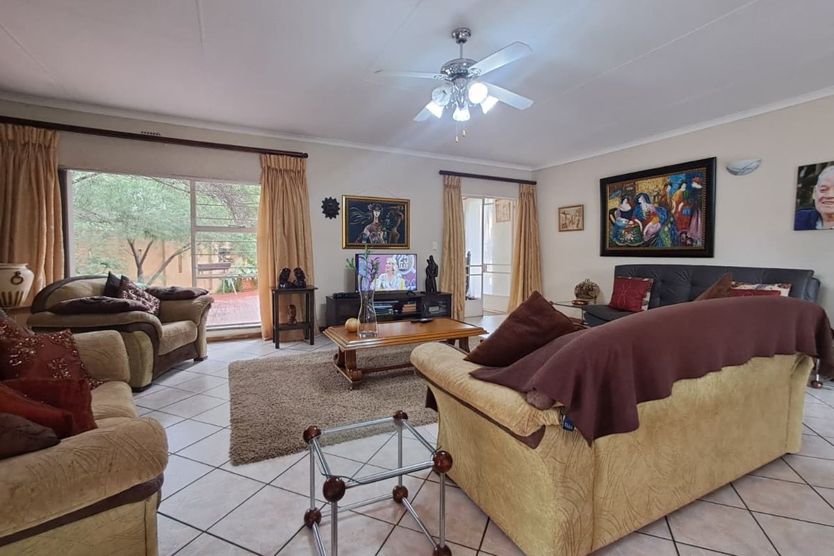 3 Bedroom House for Sale in Brackenhurst - Photo 3