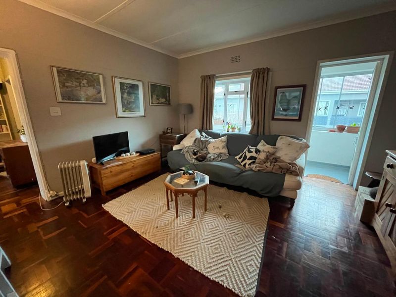 Spacious semi-furnished one bedroom apartment with garage | Kenilworth | R11 000 p/m - Photo 5